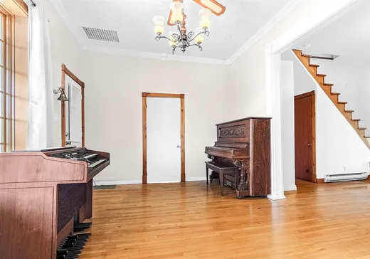 Maison à vendre - 2033 Boul. des Chutes, Beauport, G1C 1W4
