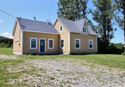 Maison à étages à vendre - 756-758 Boul. du Griffon, Gaspé, G4X6B1