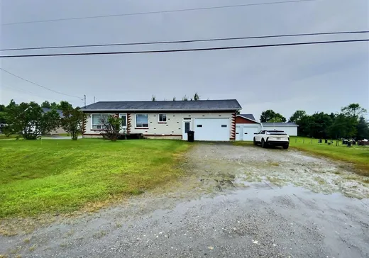 Maison à vendre - 22 Rue de l'Église, Saint-Honoré-de-Témiscouata, G0L 3K0