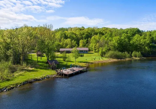 Bungalow à vendre - 106B Ch. de la Montagne, Ile Du Grand-Calumet, J0X1J0