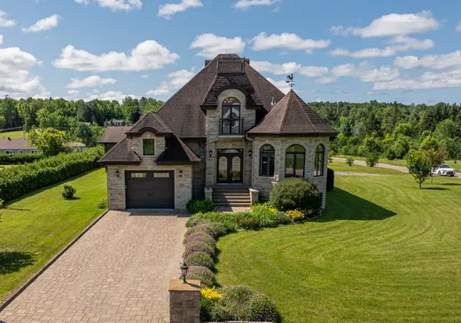 Two or more stories for sale - 251 Rue des Oeillets, Mont-Laurier, J9L3G3