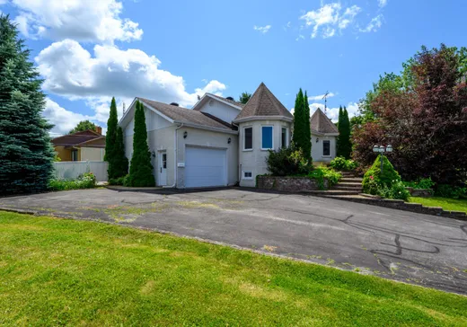 Two or more stories for sale - 741 Rue Denis, Louiseville, J5V3A5