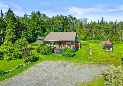 Maison à vendre - 44 Ch. Amcon, Saint-Sauveur, J0R 1A0