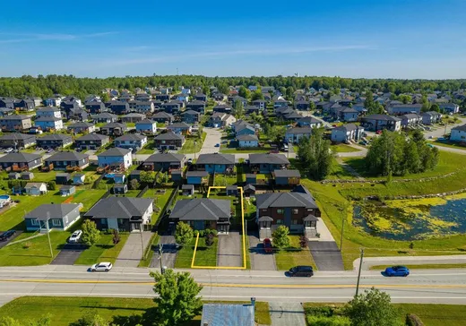 Maison à vendre - 2079 Ch. St-Roch S., Rock Forest-Saint-Élie-Deauville, J1N 2R5