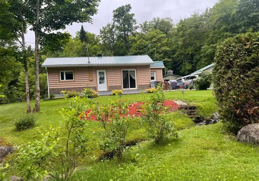 Bungalow à vendre - 115 Rue de la Grosse-Roche, Lac-Mégantic, G0Y1G0