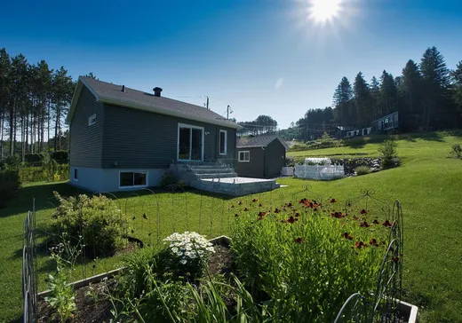 House for sale - 220 Rue des Cerisiers, Dixville, J0B 1P0