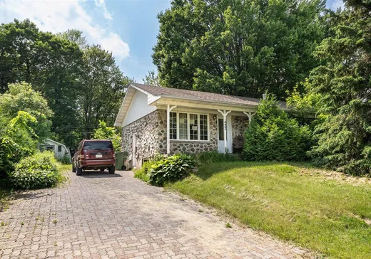 Bungalow à vendre - 422 8e Rue, Daveluyville, G0Z1C0