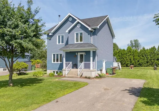 Two or more stories for sale - 23 Rue Poirier, st-rosaire, G0Z1K0