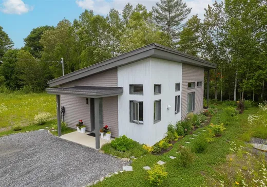 Bungalow à vendre - 51 Rue des Tailleurs-de-Pierre, Stanstead, J0B3E4