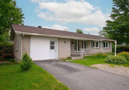 Bungalow à vendre - 2421 Rue de Verdun, Les Nations, J1K1X9