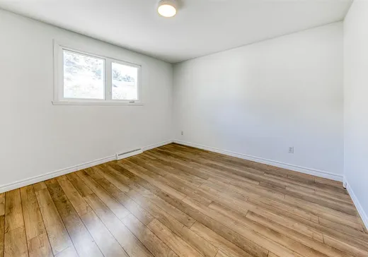 Maison à vendre - 230 Boul. Jean-Talon O., Ville de Québec, G1G 2M2