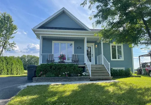 Bungalow for sale - 225 Rue des Astilbes, St-Joachim-De-Courval, J1Z2L7