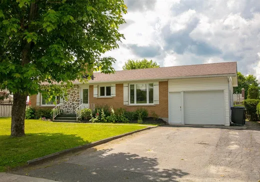 House for sale - 1040 Boul. des Cyprès, Valcourt, J0E 2L0