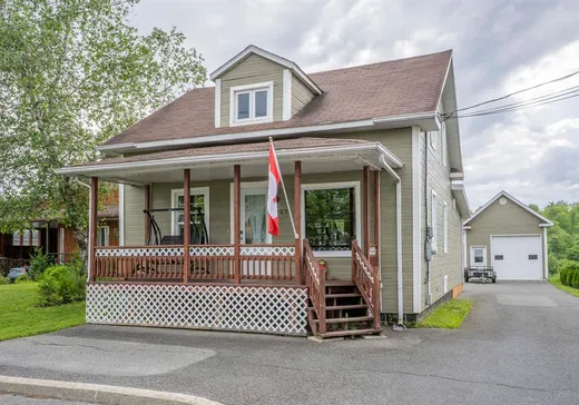 Un étage et demi à vendre - 207 1re Avenue N., St-Gedeon-De-Beauce, G0M1T0