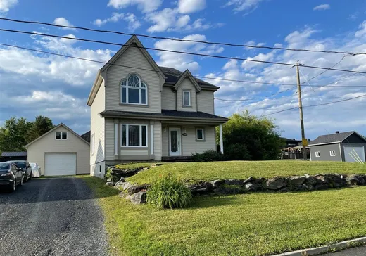 Two or more stories for sale - 160 Rue Pasteur, East Angus, J0B1R0