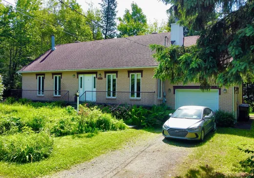 Two or more stories for sale - 2593 Rue Sarrazin, Val David, J0T2N0