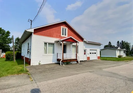 Un étage et demi à vendre - 5 Rue Desrosiers, Saint-Antonin, G0L2J0