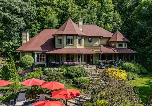 Two or more stories for sale - 184 Ch. Legault, Saint-Sauveur, J0R1R7