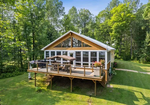 Bungalow à vendre - 27 Rue des Hydrangées, ND-Du-Laus, J0X2M0