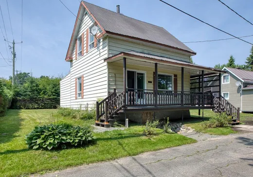 Un étage et demi à vendre - 4 Rue Bouchard, Beaulac-Garthby, G0Y1B0