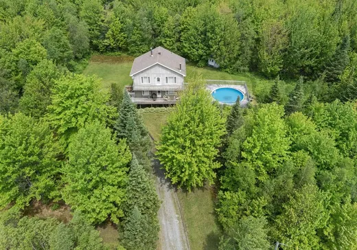 Two or more stories for sale - 448 Crois. Lacasse, St-Etienne-De-Bolton, J0E2E0