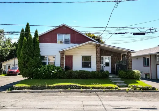 Two or more stories for sale - 65 Rue St-Laurent, St-Cyrille-De-Wendover, J1Z1G9