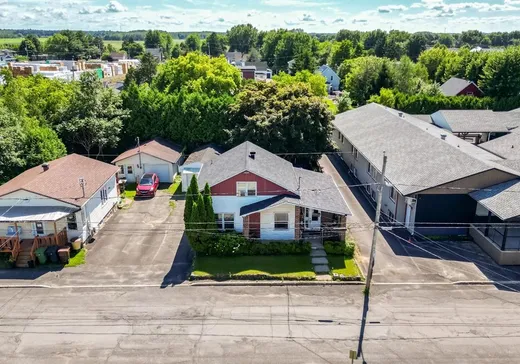 House for sale - 65 Rue St-Laurent, St-Cyrille-De-Wendover, J1Z 1G9