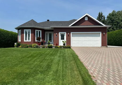 Bungalow à vendre - 911 Rue Robert, Saint-Félicien, G6T1H7