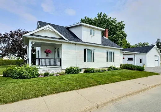 Maison à étages à vendre - 23 Rue St-Jean-Batiste S., Ville-Marie, J9V1V5
