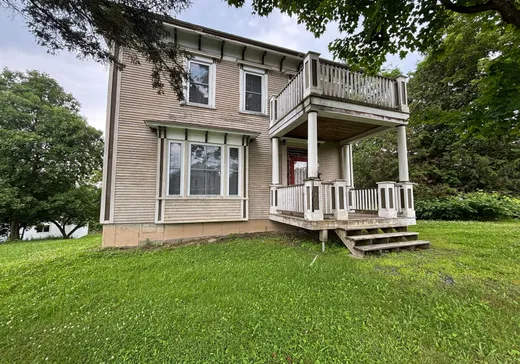 Two or more stories for sale - 283 Rue Principale, Mansonville, J0E1X0