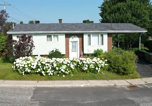 Bungalow à vendre - 79 Rue St-Maurice, Val des Sources, J1T3K9
