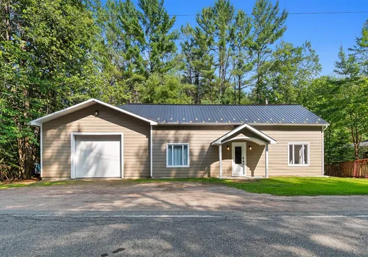 Bungalow à vendre - 440 Rue Prince-Arthur, Otter Lake, J0X2P0