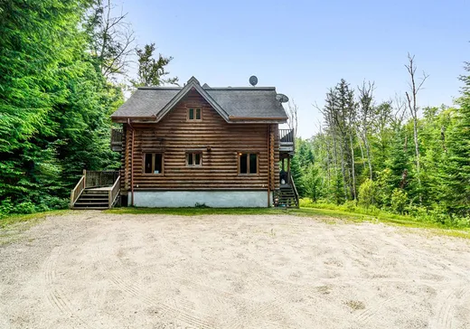 House for sale - 570 Ch. des Pionniers, Mont-Tremblant, J0T 1H0