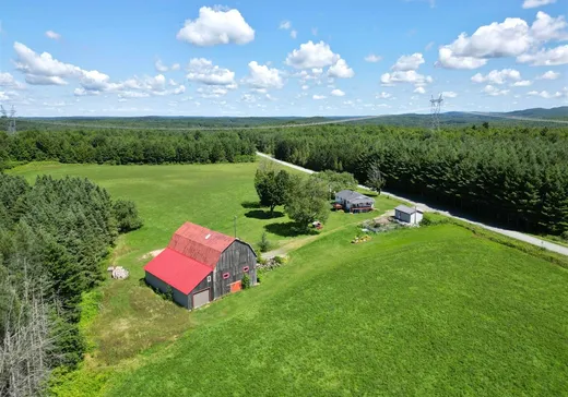 Fermette à vendre - 100H Ch. Healy, Valcourt, J0E1Y0