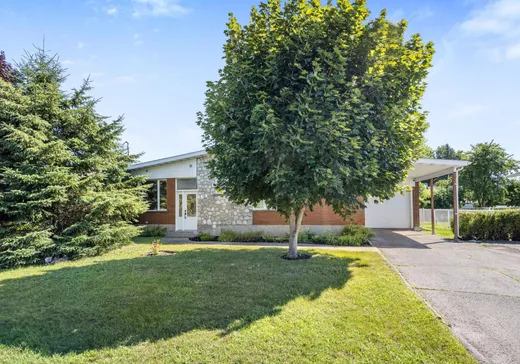 Two or more stories for sale - 820 Av. de Grande-Île, Valleyfield, J6S3N8