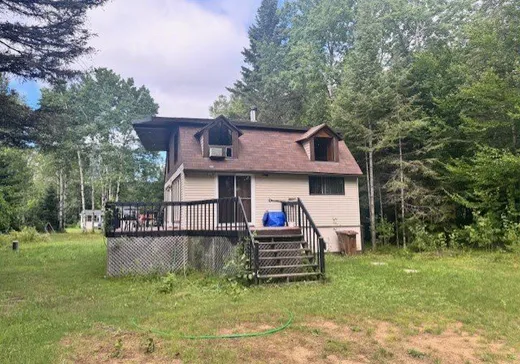 Maison à vendre - 151 Route 311, Lac-Saint-Paul, J0W 1K0