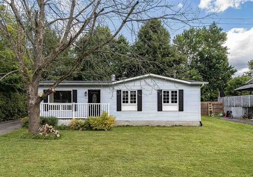 Bungalow à vendre - 108 Rue D'Iberville, Cowansville, J2K3M3