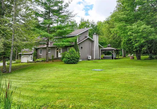 Un étage et demi à vendre - 743 Rue Neil, Magog, J1X5M2