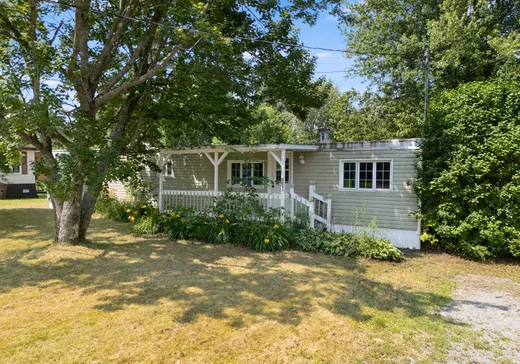 Two or more stories for sale - 971 Rue Cartier, Valcourt, J0E2L0