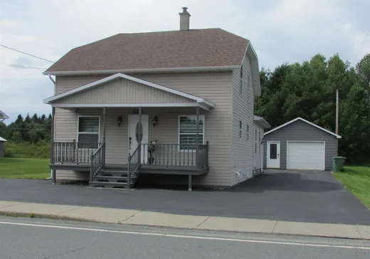 Maison à vendre - 225 Rue Principale, St-Just-de-Bretenières, G0R 3H0