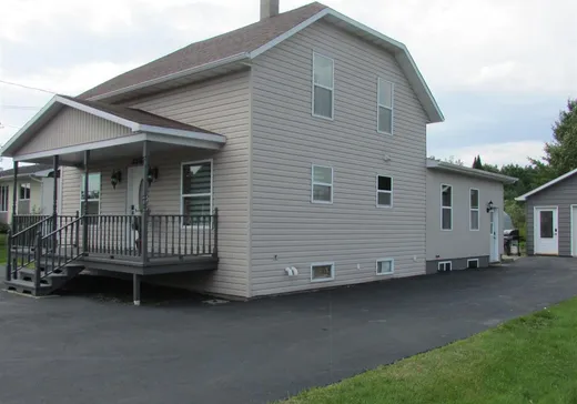 Maison à vendre - 225 Rue Principale, St-Just-de-Bretenières, G0R 3H0