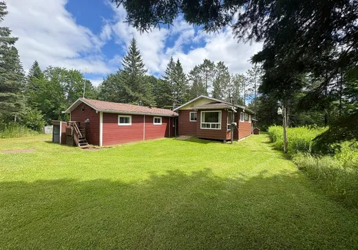 House for sale - 365 Rue McLaughlin, St-Remi-D'Amherst, J0T 2L0