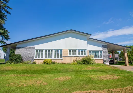 Two or more stories for sale - 1840 Rue Principale, Ste-Ursule, J0K3M0
