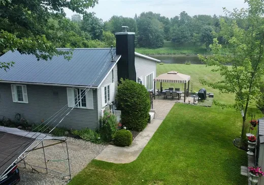 Maison à vendre - 1027 Route Therrien, Sainte-Clotilde-de-Horton, J0A 1H0