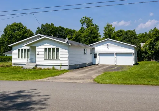 Bungalow for sale - 10 Rue du Granit, Ulverton, J0B1E0