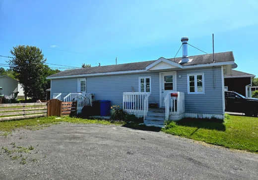 Two or more stories for sale - 11 Rue du Bon-Air, Matane, G4W3V5