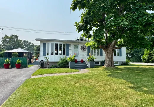 Maison à vendre - 832 Rue St-François, Granby, J2J 1C5