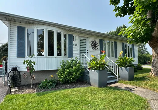 Maison à vendre - 832 Rue St-François, Granby, J2J 1C5