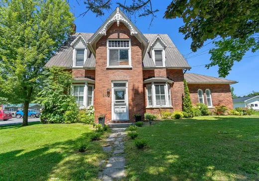 Maison à étages à vendre - 245 Rue Main, Shawville, J0X2Y0
