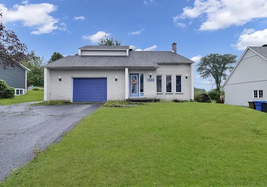 Two or more stories for sale - 1065 Rue Racine, Valcourt, J0E2L0